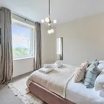 Feriehus Hillside House *