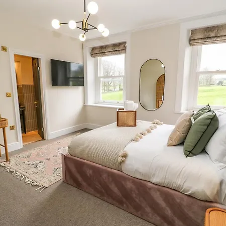 Hillside House 펜션