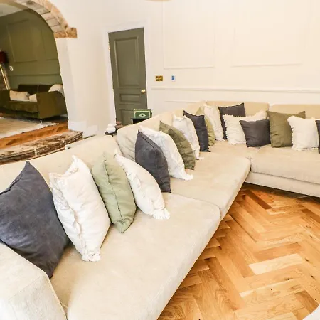 Hillside House 펜션 *