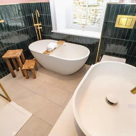 Hillside House 펜션