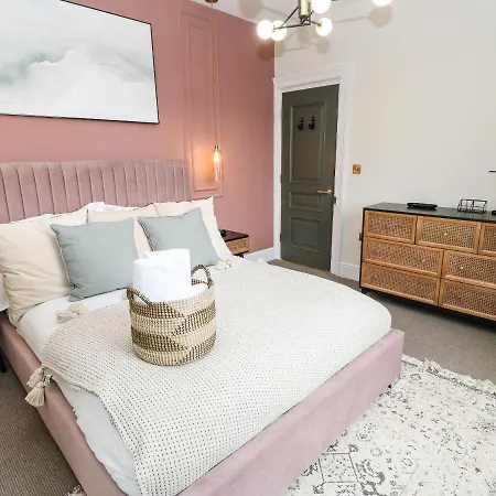 Hillside House 펜션