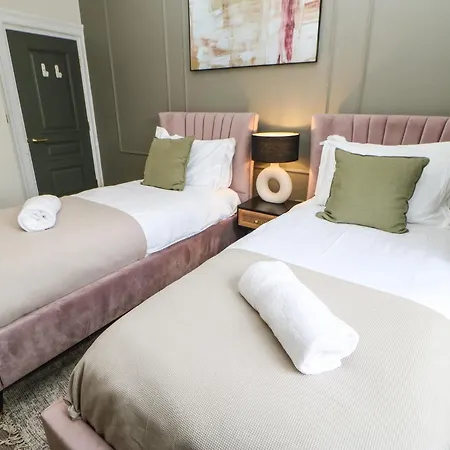 Hillside House 펜션 *