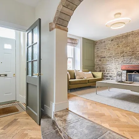 Holiday home Hillside House