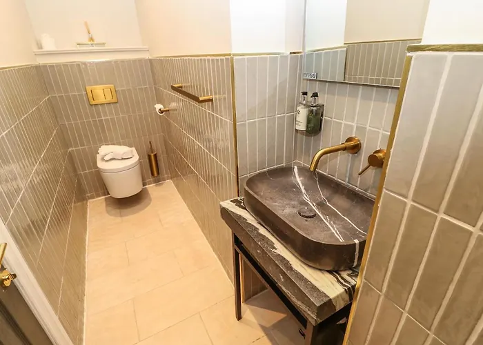 Holiday home Hillside House